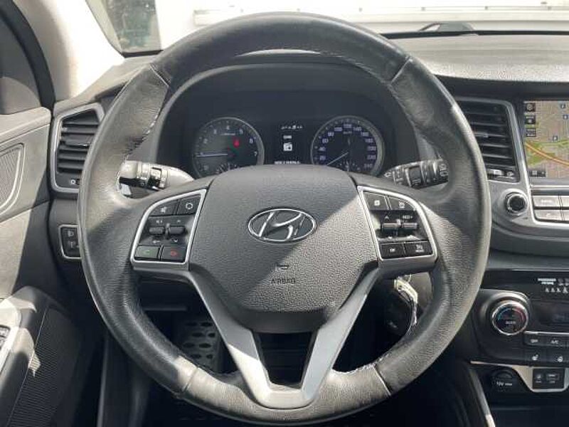 Hyundai TUCSON Style SHZ Temp Sitzheizung hinten LenkradHZG Mehrzonenklima Verkehrszeichenerk.