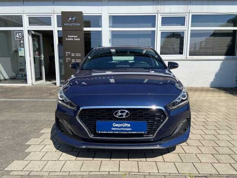 Hyundai i30 Passion + SHZ LenkradHZG Apple CarPlay Navi Temp Schaltwippen Verkehrszeichenerk