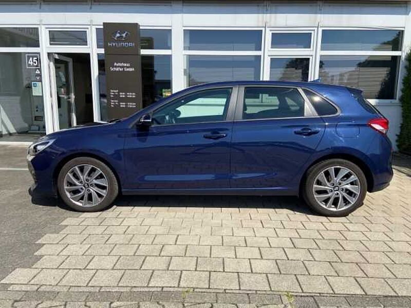 Hyundai i30 Passion + SHZ LenkradHZG Apple CarPlay Navi Temp Schaltwippen Verkehrszeichenerk