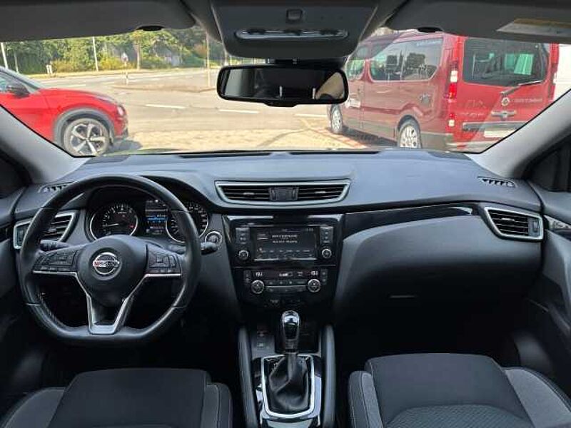 Nissan Qashqai N-Connecta 360 Kamera SHZ Temp e-Sitze Klimaautom Notbremsass. Verkehrszeichener