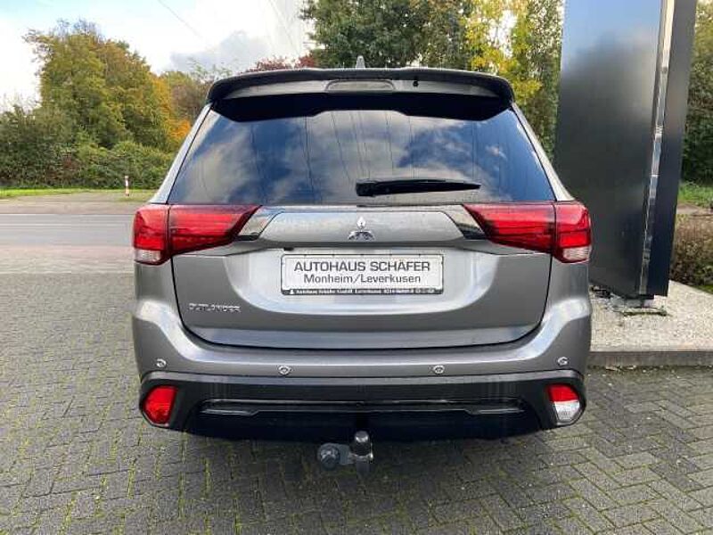 Mitsubishi Outlander Active+ AHK Navi Leder 360 Kamera LED El. Heckklappe Mehrzonenklima Kom-paket