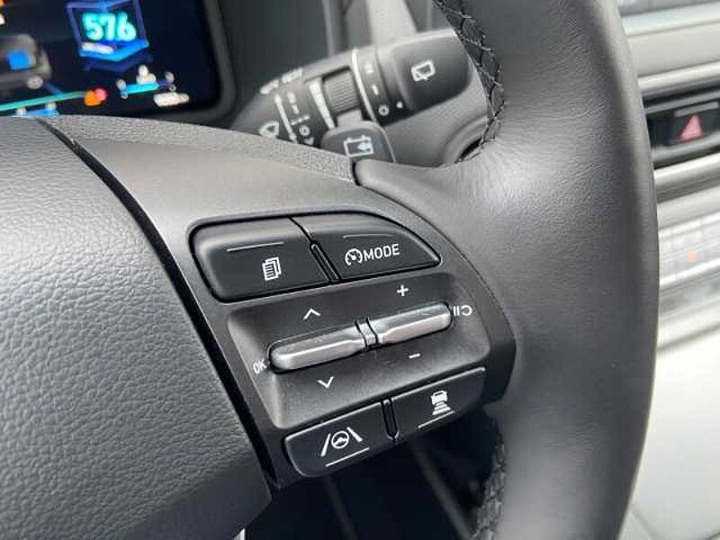 Hyundai KONA Select SHZ LenkradHZG ACC digitales Cockpit Schaltwippen Klimaautom Notbremsass.