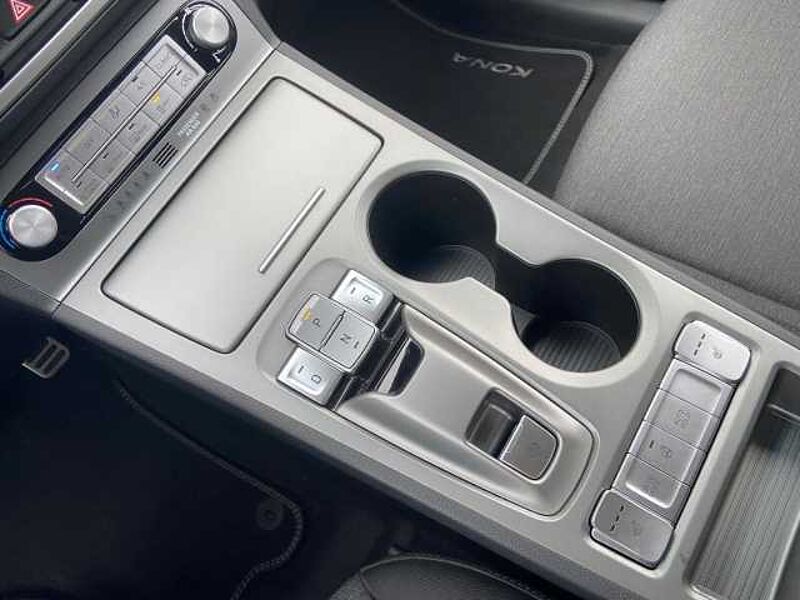 Hyundai KONA Select SHZ LenkradHZG ACC digitales Cockpit Schaltwippen Klimaautom Notbremsass.