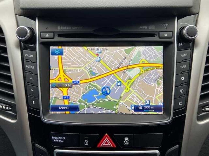 Hyundai i30 Trend blue Navi Kom-paket SHZ LenkradHZG Alarm Rückfahrkam. Temp Tel. -Vorb. PDC