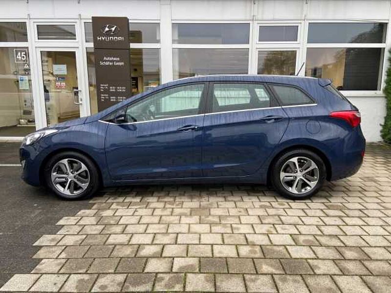 Hyundai i30 Trend blue Navi Kom-paket SHZ LenkradHZG Alarm Rückfahrkam. Temp Tel. -Vorb. PDC