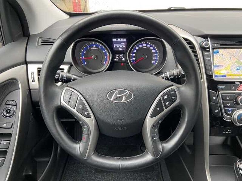 Hyundai i30 Trend blue Navi Kom-paket SHZ LenkradHZG Alarm Rückfahrkam. Temp Tel. -Vorb. PDC