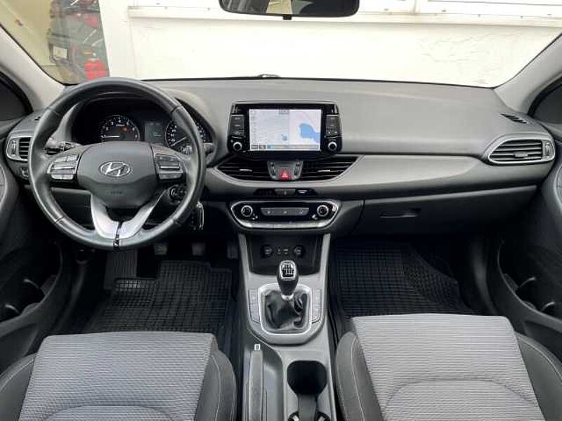 Hyundai i30 SoKo Navi Soundsystem Blendfreies Fernl. Apple CarPlay Kom-paket SHZ Spurhalteas