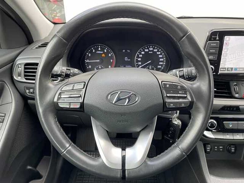 Hyundai i30 SoKo Navi Soundsystem Blendfreies Fernl. Apple CarPlay Kom-paket SHZ Spurhalteas