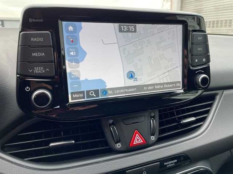 Hyundai i30 SoKo Navi Soundsystem Blendfreies Fernl. Apple CarPlay Kom-paket SHZ Spurhalteas