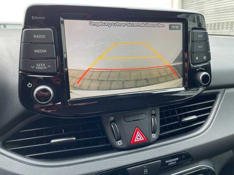 Hyundai i30 SoKo Navi Soundsystem Blendfreies Fernl. Apple CarPlay Kom-paket SHZ Spurhalteas