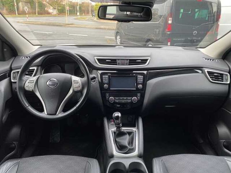 Nissan Qashqai Tekna 8-fach Ber. Panorama Navi 360 Kamera LED Mehrzonenklima DAB Ambientebeleuc